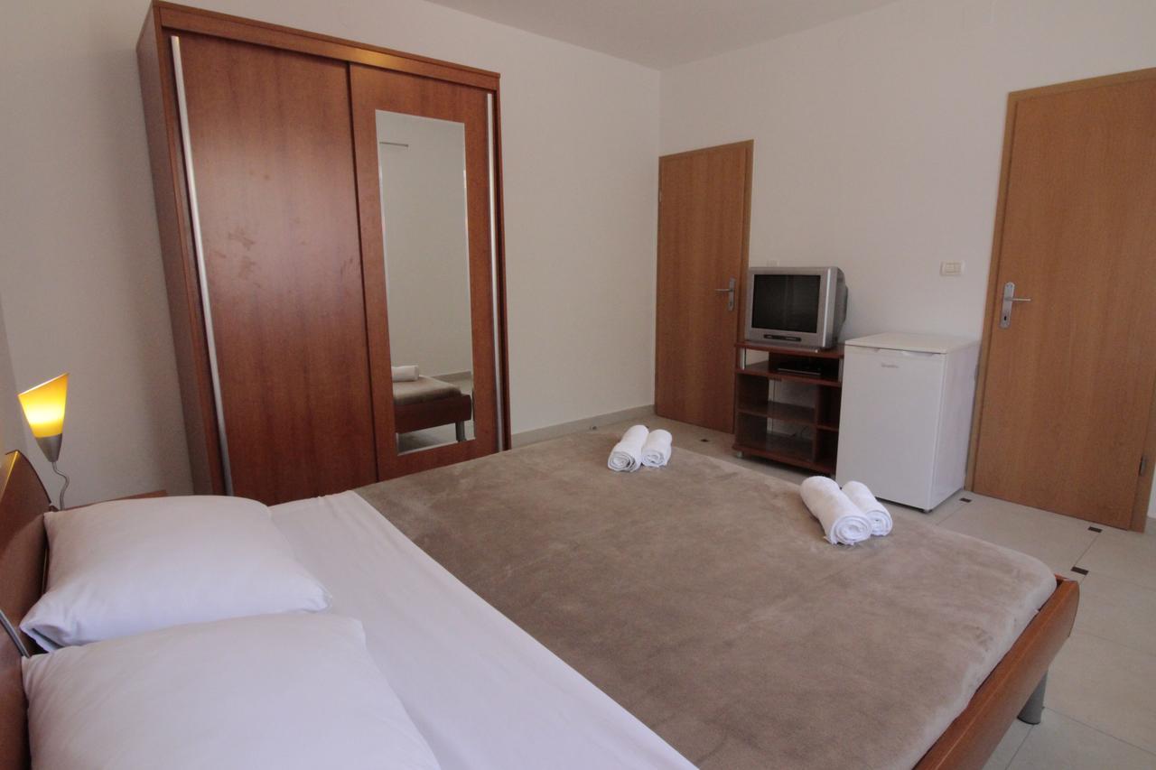 Studios & Rooms Fiesta Novalja Dış mekan fotoğraf