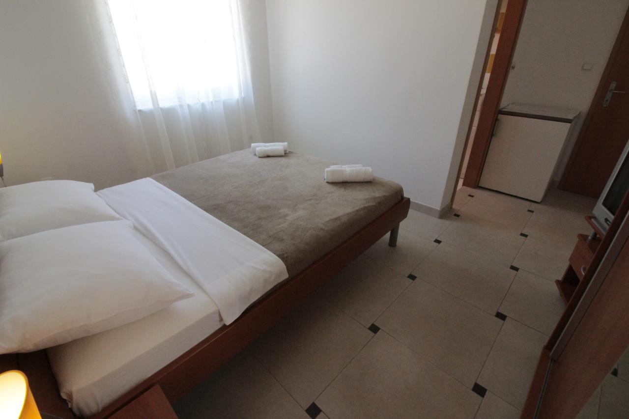 Studios & Rooms Fiesta Novalja Dış mekan fotoğraf